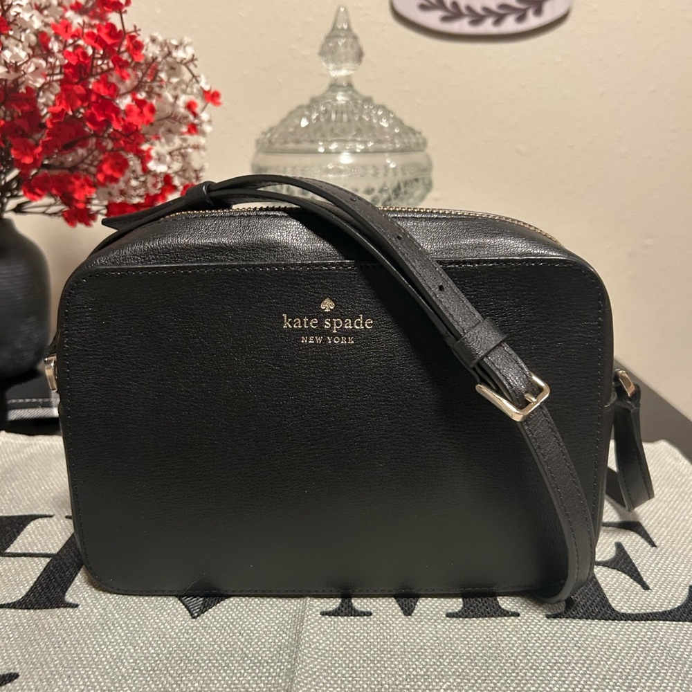 kate♠️spade Harper Black Leather Crossbody With Gold Logo EUC